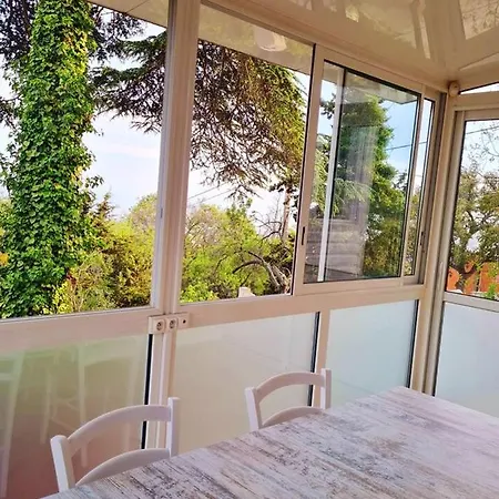 Maison Accueillante A Avec Vue Sur Le Jardin Et La 度假居 *