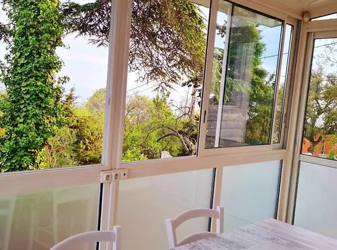 Maison Accueillante à Avec Vue Sur Le Jardin Et La Casa vacanze *